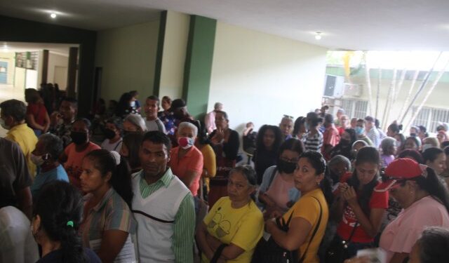 Una “tortura china” sufre la gente para pedir una cita en el Hospital Central de Maturín