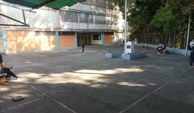 Con liceos casi vacíos iniciaron las clases escolares en Táchira este #8Ene (FOTOS)