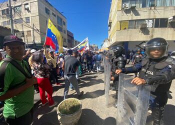 Maestros de Sucre retoman las calles: No somos delincuentes (Imágenes)