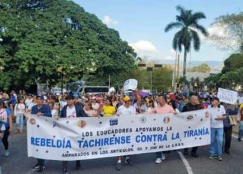 Docentes le cantaron cumpleaños a la lucha sindical en Táchira