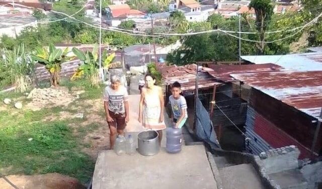 En varios sectores de El Vigía es un lujo el agua potable: Cobran hasta 30 dólares por cisterna
