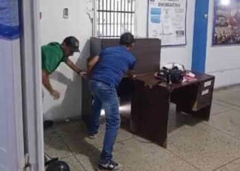 Encapuchados arremetieron contra la sede de Fenatev en Barinas (VIDEO)
