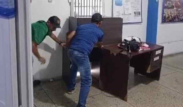 Encapuchados arremetieron contra la sede de Fenatev en Barinas (VIDEO)