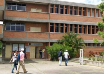 Con déficit de pupitres y unidades de transporte comenzará semestre en la UDO de Maturín