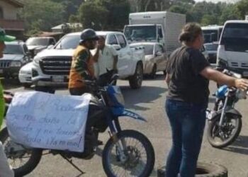 Vecinos del Km 15 no se calan más apagones en Mérida y trancaron La Panamericana sentido El Vigía-La Tendida