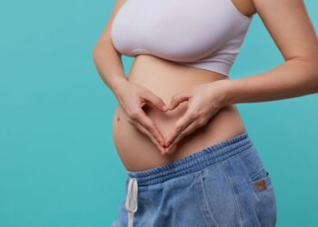 ¿Cómo recuperar la figura después del parto? Conoce en qué consiste el “mommy makeover”