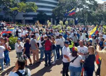 Venezolanos se concentran en la Plaza Altamira para brindar su apoyo a María Corina Machado este #23Ene (FOTOS)