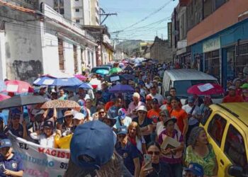 Merideños cansados de la miseria propiciada por el chavismo tomaron las calles este #23Ene (FOTOS)