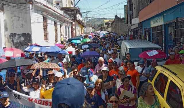 Merideños cansados de la miseria propiciada por el chavismo tomaron las calles este #23Ene (FOTOS)