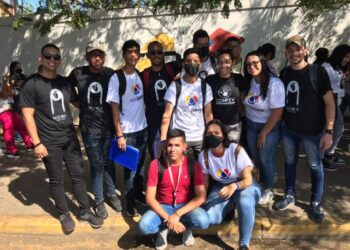 “A pesar de las trabas” jóvenes iniciaron jornadas masivas ante el CNE en Barcelona