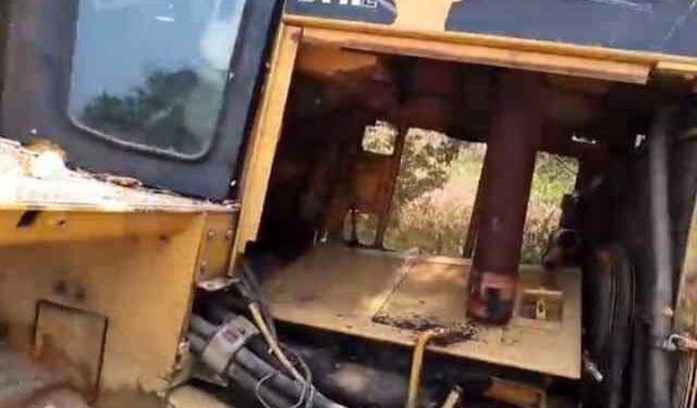 Hallan máquina que abandonó el chavismo en Barinas: “Con razón no arreglaron las vías agrícolas”