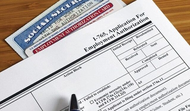 ¿Cómo lo logró? Recibió su permiso de trabajo a menos de un mes de haber llegado a EEUU (VIDEO)