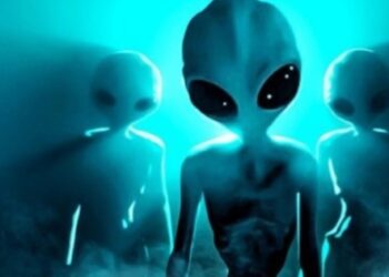 Exoficial del Ejército de EEUU aseguró haberse encontrado con dos extraterrestres que le dejaron un mensaje asombroso