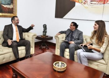 Alex Saab sostuvo una reunión con Yván Gil sobre “cooperación económica”