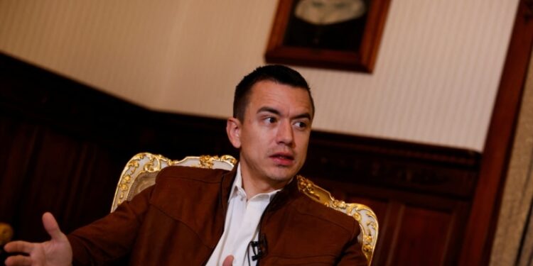 Ecuador: Presidente Noboa propone referendo sobre medidas de seguridad