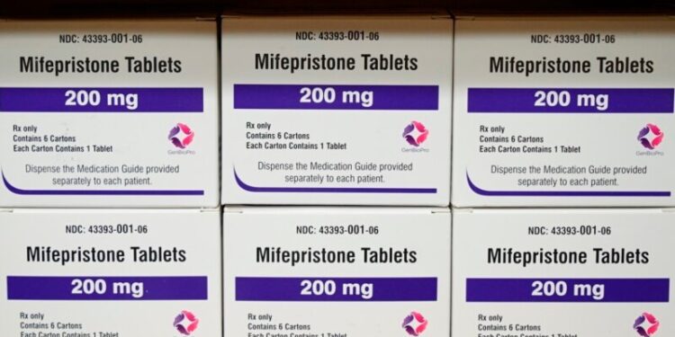 Mujeres en EEUU se abastecen de píldoras abortivas; especialmente cuando ven restricciones en las noticias