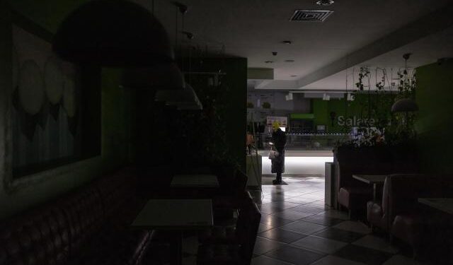 Reportan varias zonas de Caracas sin luz este #11Ene