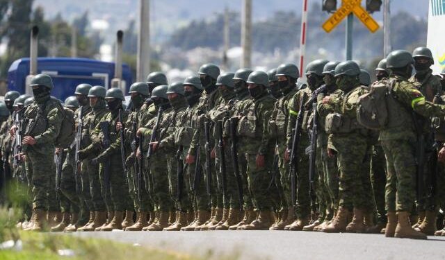 Militares de Ecuador han detenido en seis días a más de mil 300 personas, 143 por terrorismo