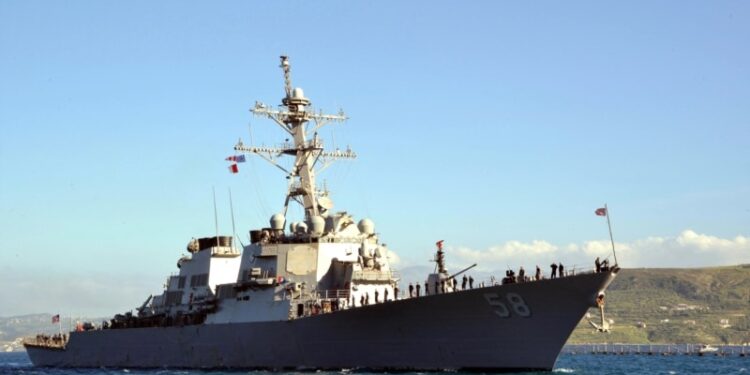 EEUU derriba un misil hutí más en otro ataque en el mar Rojo