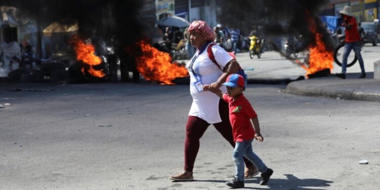 Haití sigue a la espera de una fuerza multinacional, la violencia no cesa