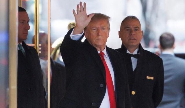 Trump afirmó que juez le niega sus derechos constitucionales en juicio por difamación