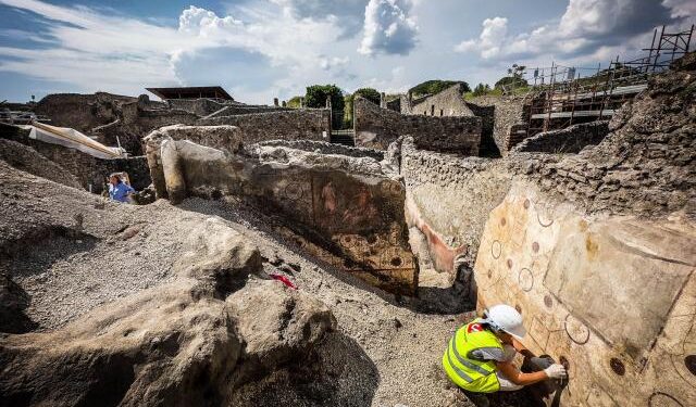 Mujer enferma de cáncer devuelve piedras robadas de Pompeya tras recibir “la maldición”