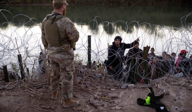 Texas impidió acceso de la Patrulla Fronteriza a un punto de ingreso de migrantes