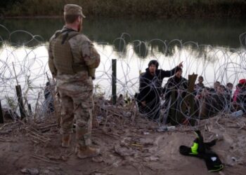 La administración de Biden exige que Texas deje de bloquear de inmediato el acceso de la Patrulla Fronteriza