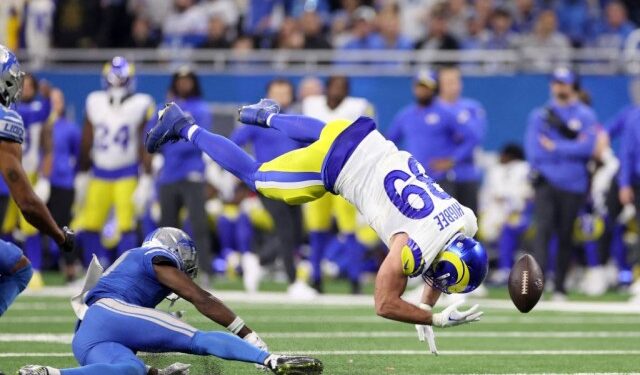 La espeluznante lesión de un jugador de NFL en el partido entre los Lions y Rams (Video sensible)