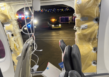 Alaska Airlines halla componentes sueltos en aviones Boeing 737 Max 9 tras incidente aéreo