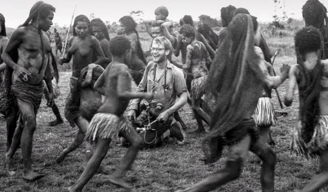 El triste final del hijo rebelde de los Rockefeller: el relato de cómo fue asesinado por caníbales