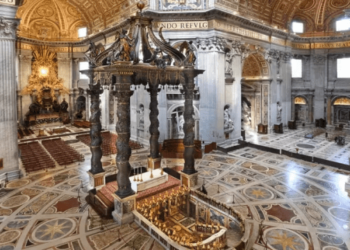 El Vaticano restaura la majestuosa tumba de 63 toneladas de San Pedro