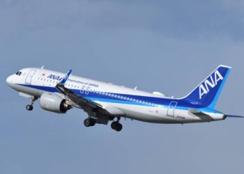 En pleno vuelo, detectaron una grieta en la ventanilla y la tripulación tomó una medida radical