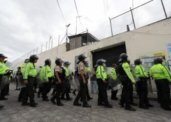 Confirmaron que 139 funcionarios en total fueron secuestrados en cinco cárceles de Ecuador