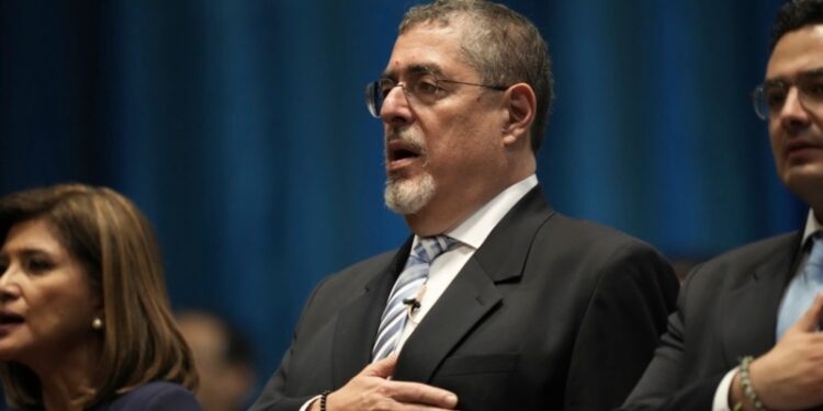 El nuevo gobierno en Guatemala inició sus funciones y recibió nuevamente el respaldo de EEUU