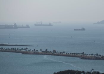 Canal de Panamá prevé mayor reducción de ingresos en peajes de buques debido a sequía