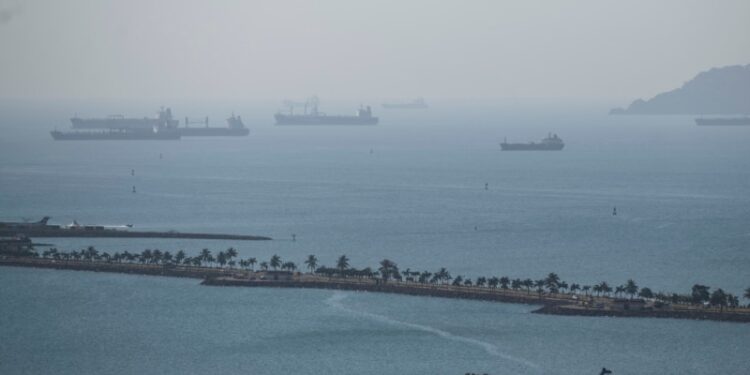 Canal de Panamá prevé mayor reducción de ingresos en peajes de buques debido a sequía