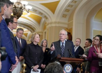 Negociadores del Senado de Estados Unidos trabajaban el lunes para reunir apoyo para un acuerdo sobre políticas fronterizas.