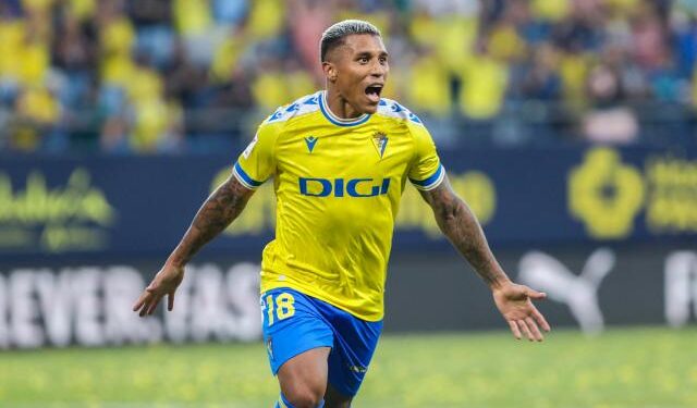 Entrenador del Cádiz aseguró que el venezolano Darwin Machís tiene complicado jugar ante el Valencia