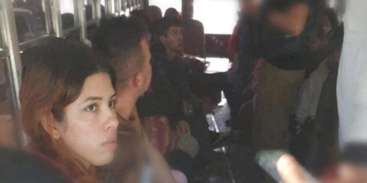 Rescatan en México a 31 migrantes secuestrados cerca de frontera con EEUU