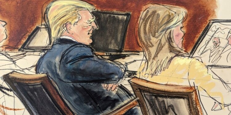 Juez amenaza con expulsar a Trump por no acatar orden de guardar silencio durante juicio