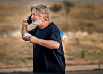 Alec Baldwin vuelve a ser acusado de homicidio involuntario por muerte en el set de filmación