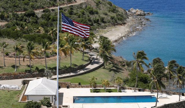 ¿Quiénes aparecen en los documentos desclasificados sobre Jeffrey Epstein y por qué?