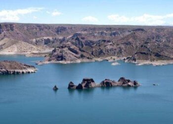 Trágico bautismo: se ahogaba en el río, sus familiares creyeron que era una broma y murió