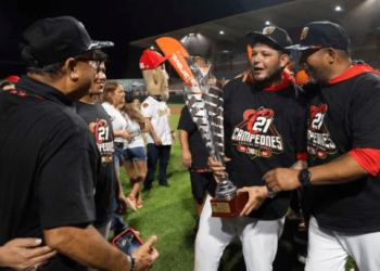 Yadier Molina y los Criollos de Caguas lograron el campeonato en Puerto Rico