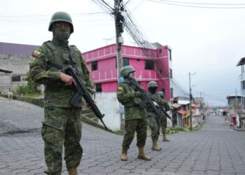 Detienen a dos presuntos implicados en asesinato de un fiscal en Ecuador