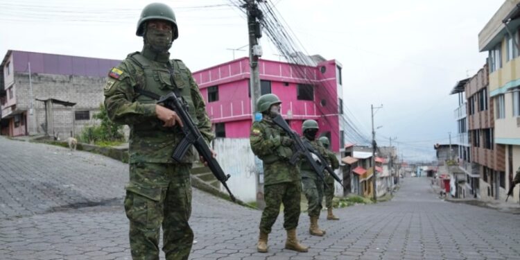 Detienen a dos presuntos implicados en asesinato de un fiscal en Ecuador