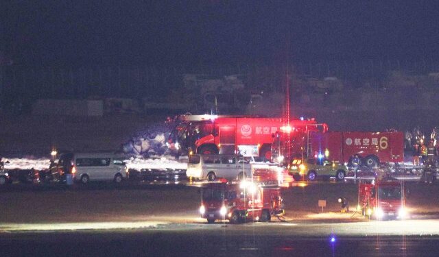 EN VIDEO: pánico y desesperación de los pasajeros que escapan del avión de Japan Airlines en llamas