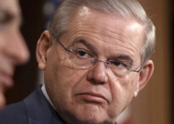 Senador Bob Menéndez afronta nuevas acusaciones de corrupción relacionadas con Catar