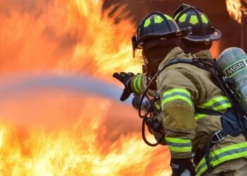 Incendio en el dormitorio de una escuela se cobró al menos 13 vidas en China